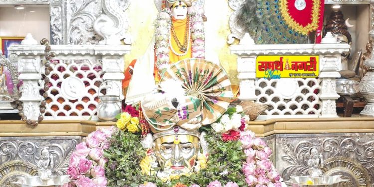 श्री वटवृक्ष मंदिरात श्रद्धेय भक्ती भावाने गुरुपौर्णिमा साजरी.