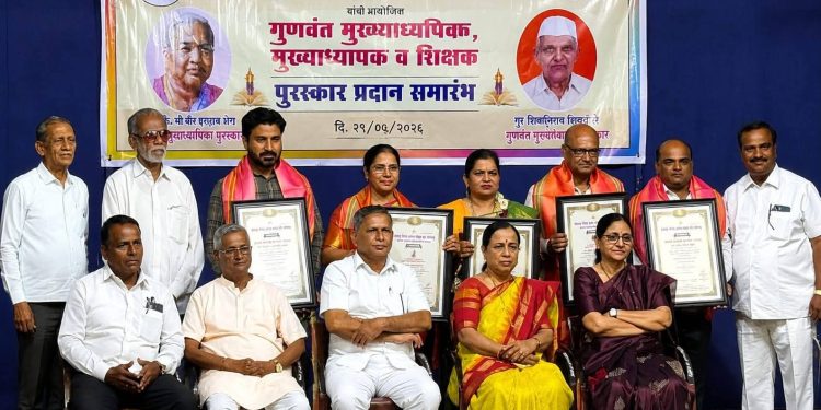 गुरुकुलच्या गुणवत्तापूर्ण शैक्षणिक कार्याचा गौरव; राजकुमार काळे यांना ‘स्व. विजयकुमार हिराचंद शहा गुणवंत मुख्याध्यापक पुरस्कार’