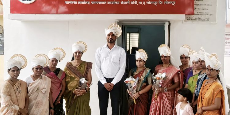 शिवसाक्ष सक्षम महिला पतसंस्थेच्या अध्यक्षपदी अश्विनी हत्तुरे; उपाध्यक्षपदी लक्ष्मीबाई बिराजदार यांची बिनविरोध निवड.
