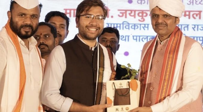 निर्मलवारी–समृद्धवारी’ अभियानाचा यशस्वी समारोप; मुख्यमंत्री देवेंद्र फडणवीस यांच्या हस्ते सोलापूर जिल्हा परिषदेचा गौरव.