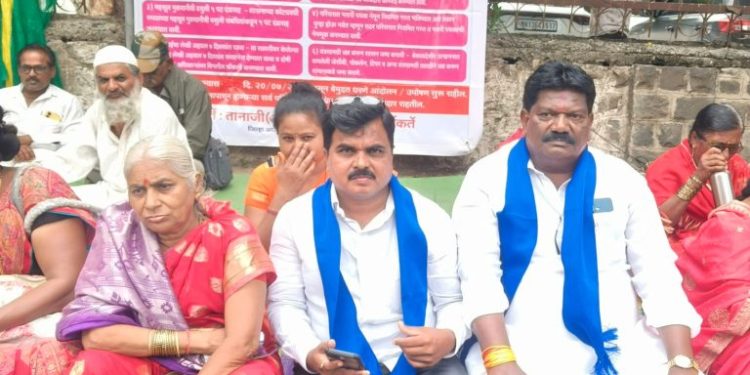बेकायदेशीर वाळू उपशाविरोधात ऑल इंडिया पँथर सेनेचा एल्गार; दोषी अधिकाऱ्यांच्या चौकशीसाठी बेमुदत उपोषण.