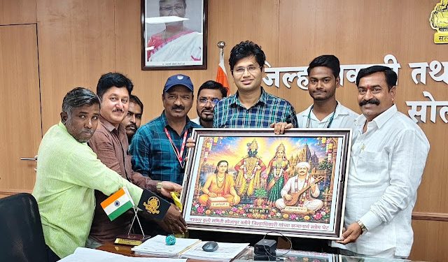 आषाढी वारीच्या उत्कृष्ट नियोजनाबद्दल जिल्हाधिकारी एस. कार्तिकेयन (IAS) यांचा पत्रकार कृती समितीतर्फे सत्कार.