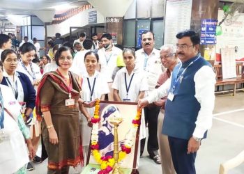 आंतरराष्ट्रीय स्तनपान सप्ताहाची सोलापुरात सुरुवात; सर्वोपचार रुग्णालयात जनजागृतीसह माता-बालकांना साहित्य वाटप.