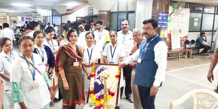 आंतरराष्ट्रीय स्तनपान सप्ताहाची सोलापुरात सुरुवात; सर्वोपचार रुग्णालयात जनजागृतीसह माता-बालकांना साहित्य वाटप.