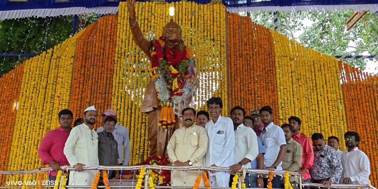 लोकशाहीर अण्णाभाऊ साठे यांना पत्रकार कृती समितीचे विनम्र अभिवादन.