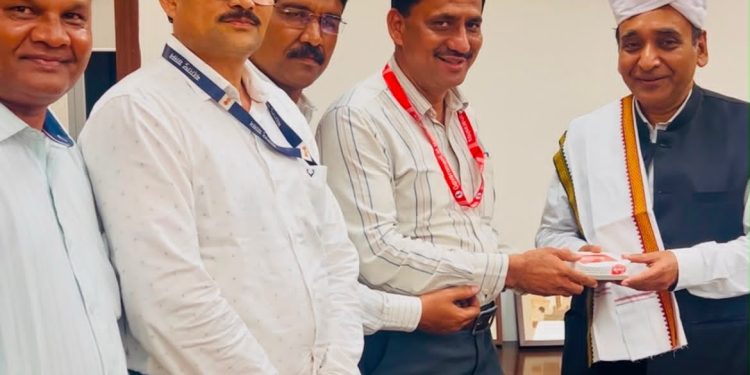 राज्यातील जलजीवन मिशन च्या कर्मचारी यांचे वेतना साठी 14 कोटी 57 लक्ष निधी वितरीत;कर्मचारी यांचे आंदोलन स्थगित.
