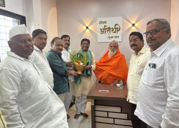जनसेवक महादेव कोगनुरे यांच्या लक्ष्मीकांत एंटरप्राईजेसच्या YO BYKES शोरूमचे दिमाखदार उद्घाटन.