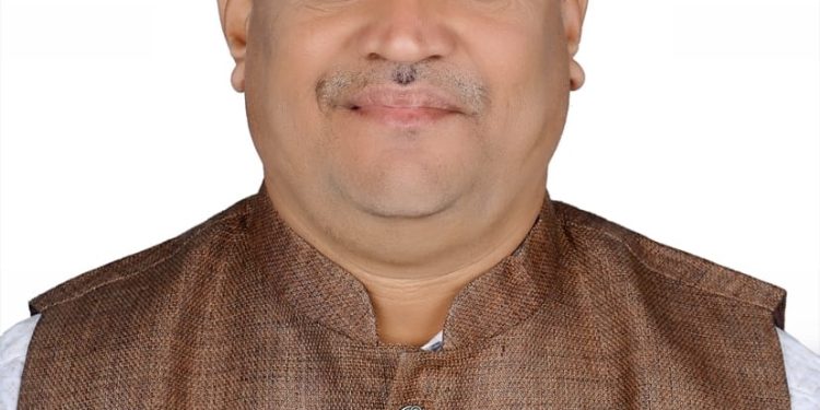 डॉ. शिवाजी शिंदे यांच्या ‘भावगंधित व्यक्तिमत्वे’ या ग्रंथास ‘राज्यस्तरीय स्व.राजाराम डाकवे (तात्या) साहित्य पुरस्कार जाहीर.