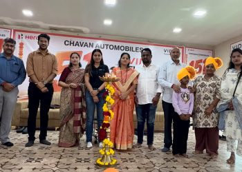 उपमहापौरांनी दिला ‘हरित सोलापूर’चा संदेश१-५१ Vida e-Evooter इलेक्ट्रिक वाहनांचे भव्य वितरण; पर्यावरणपूरक वाहतुकीला नागरिकांनी प्राधान्य देण्याचे आवाहन.