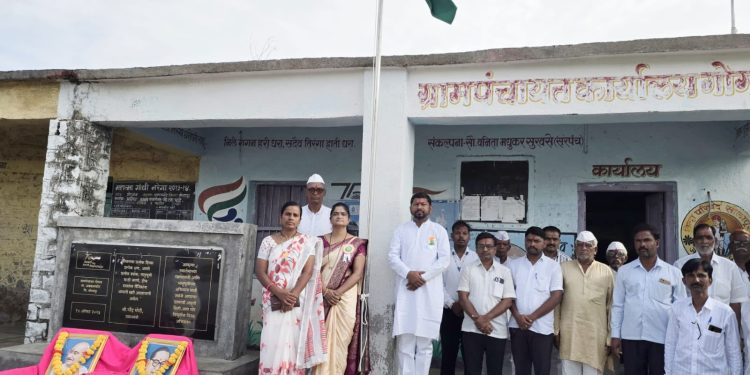 गोगांवमध्ये स्वातंत्र्य दिन उत्साहात; ग्रामपंचायत व जिल्हा परिषद शाळेत ध्वजारोहण.