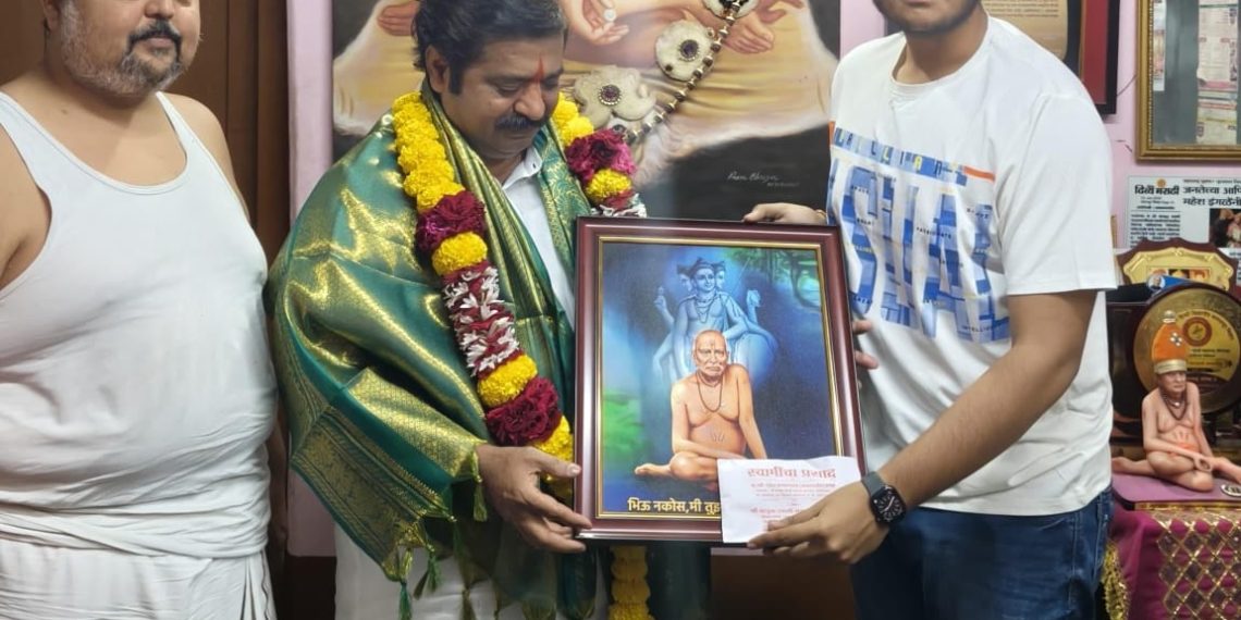 भाजप आमदार राम कदम यांनी घेतले स्वामी समर्थांचे दर्शन