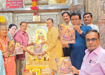 श्री वटवृक्ष मंदिरात श्री स्वामी समर्थ विशेषांकाचे प्रकाशन ;अक्कलकोट स्वामी समर्थांची कीर्ती ‘सारांश’मधून जगभर पोहोचेल – महेशजी इंगळे