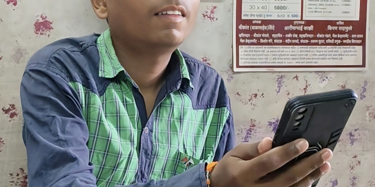 दृष्टी नसली तरी जिद्दीला मर्यादा नाही; दिव्यांग विद्यार्थ्याच्या आत्मविश्वासाने सर्वांनाच केले अचंबित.