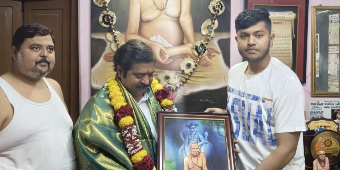 भाजप आमदार राम कदम यांनी घेतले श्री स्वामी समर्थांचे दर्शन;प्रथमेश इंगळे यांच्या हस्ते आमदार राम कदम यांचा सत्कार.