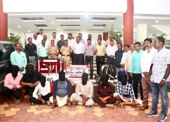 सोलापुरात दरोड्याच्या तयारीत असलेली ७ जणांची सराईत टोळी जेरबंद; पिस्तूल, ५ जिवंत राऊंडसह १०.२९ लाखांचा मुद्देमाल जप्त.