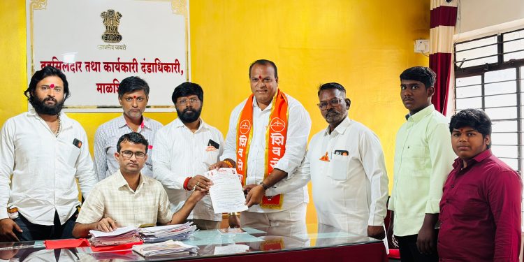 गॅस सिलेंडरसाठी ४५ दिवसांची प्रतीक्षा का?- हिवरकर पाटील;महिलांच्या ज्वलंत प्रश्नासाठी शिवसेना मैदानात; जिल्हा पुरवठा अधिकाऱ्यांकडे निवेदन.