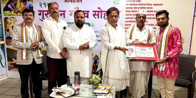 कल्याणशेट्टी शिक्षण संकुलातील प्रा मयुर स्वामी यांना राज्यस्तरीय ‘गुरुजन गौरव पुरस्कार २०२६’ प्रदान.