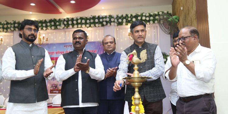 लेखा संवर्गाची पदसंख्या कायम ठेवण्यासाठी संघटित लढा उभारणार; सोलापुरात महाराष्ट्र राज्य जिल्हा परिषद लेखा कर्मचारी संघटनेची वार्षिक सर्वसाधारण सभा उत्साहात.