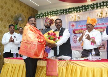 सोलापूरच्या शिरपेचात मानाचा तुरा! उमाकांत राजगुरूंची राज्य उपाध्यक्षपदी निवड;सोलापूरच्या लेखा कर्मचाऱ्यांमध्ये उत्साहाचे वातावरण; राज्य कार्यकारिणीत मिळाले महत्त्वाचे प्रतिनिधित्व.