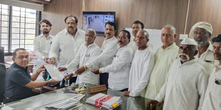 दक्षिण सोलापूर तालुका दुष्काळी जाहीर करा; शेतकऱ्यांना तातडीने मदत द्या.- अशोक देवकते यांची जिल्हाधिकाऱ्यांकडे मागणी.
