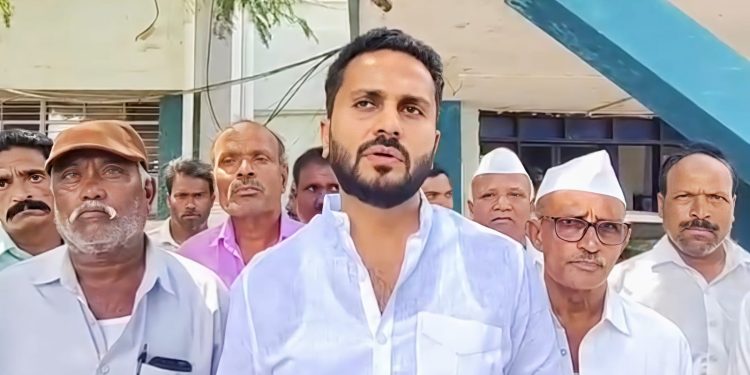 महापूर-दुष्काळातून सावरतोय तोच लोडशेडिंगचा फटका; सहा गावांतील शेतकऱ्यांचे अधीक्षक अभियंत्यांना साकडे-अमर पाटील(शिवसेना शिंदे गट जिल्हाप्रमुख) 
